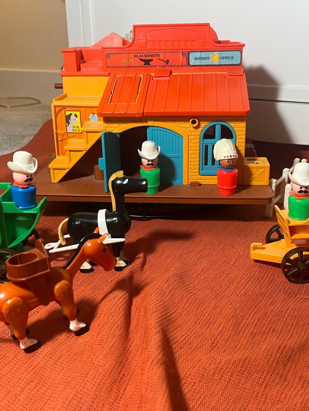 Vintage Fisher-Price Western Town Playset and little people - Picture 6 of 14